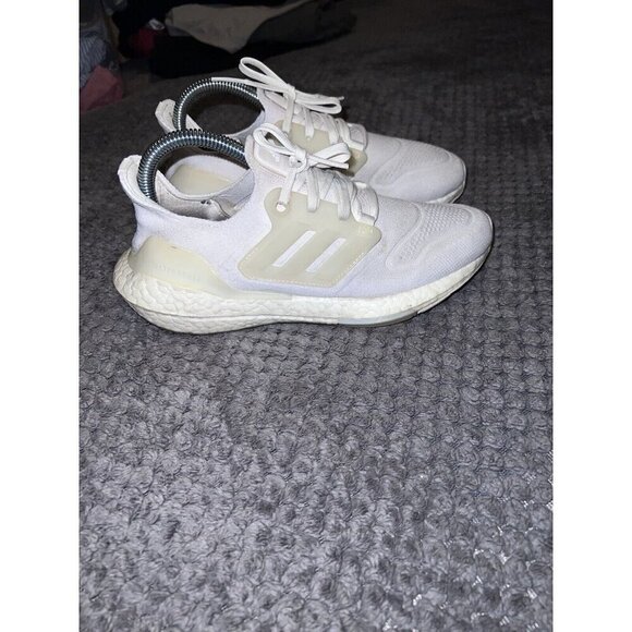ADIDAS UltraBoost 22 Triple White Womens Sz 6 - Picture 5 of 14